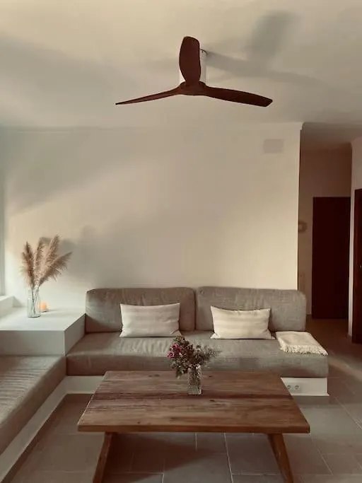 Renovated House Palau-Saverdera וילה