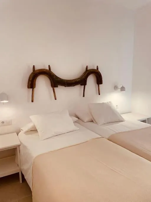 וילה Renovated House Palau-Saverdera ספרד